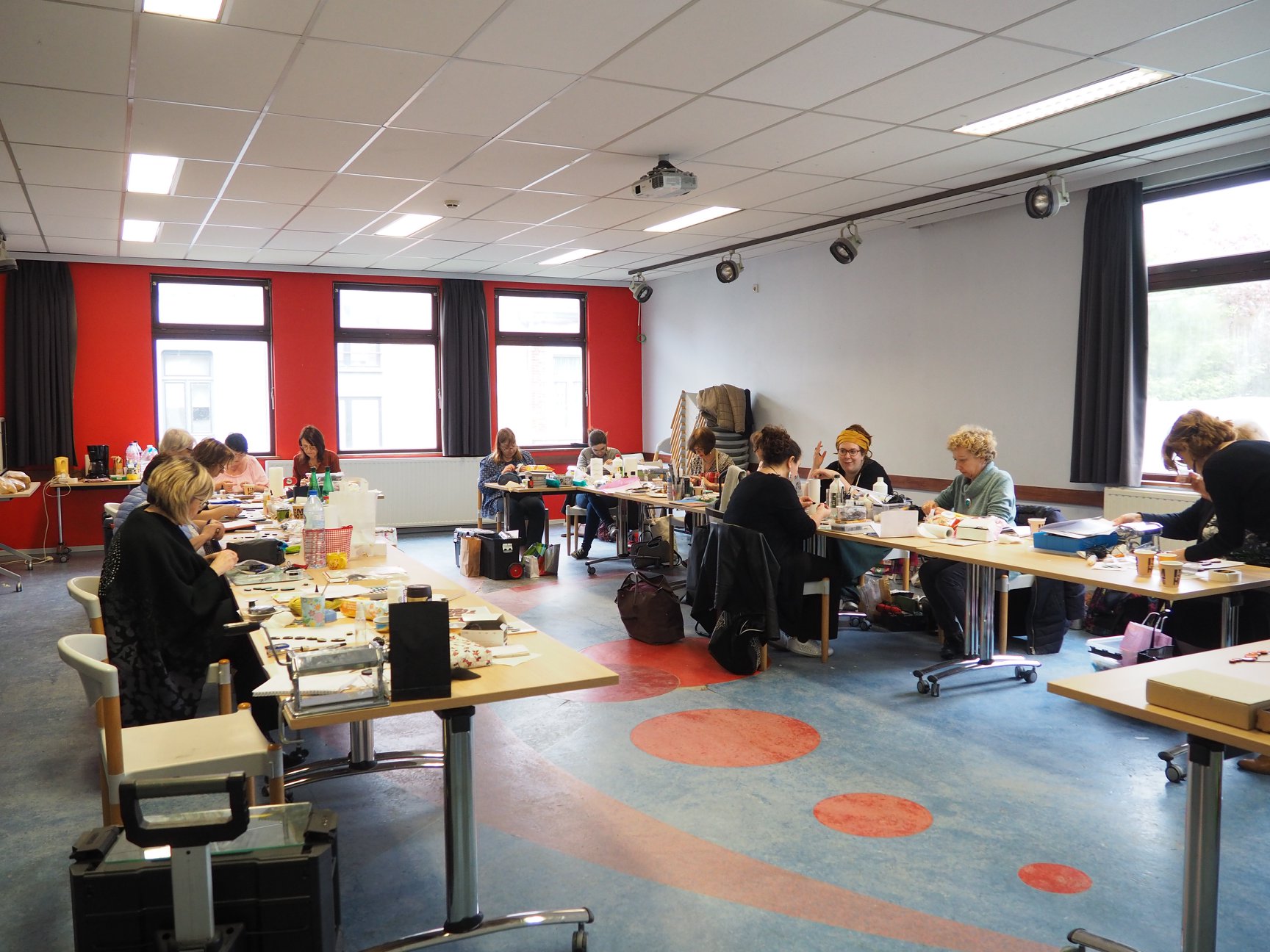 Stage pâte polymère Olga Nicolas Liège 2019 élèves au travail